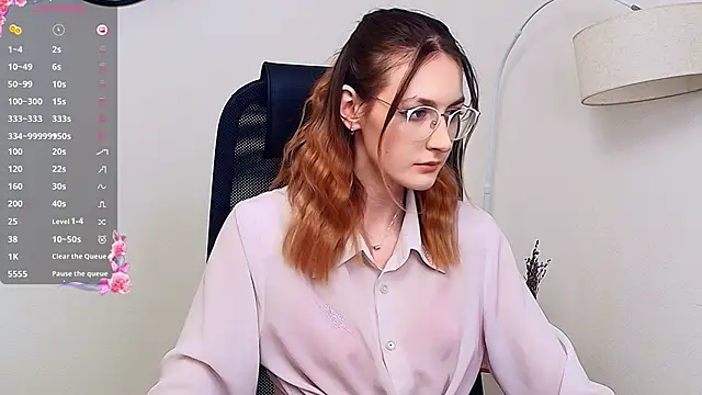 LoraLanett online show from May 6, 2:21 pm