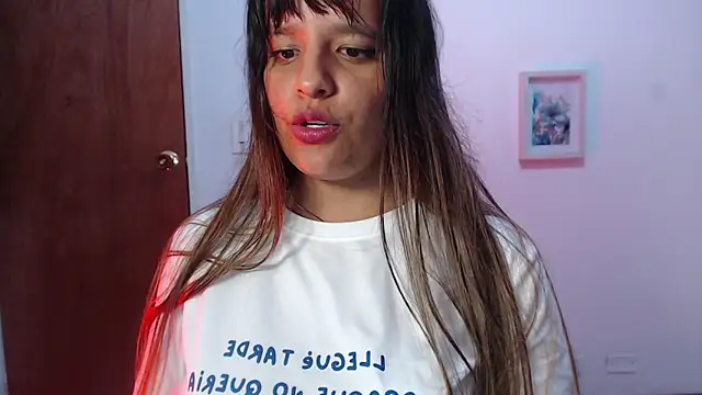 Ivvy Bloom online show from May 13, 3:01 am