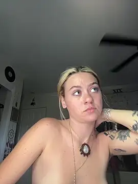 peachesncreamyy online show from June 20, 10:13 pm
