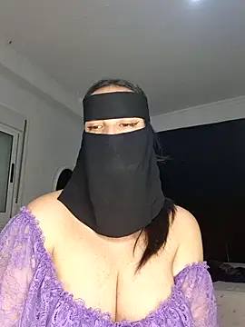 Big as-big online show from April 7, 8:33 pm