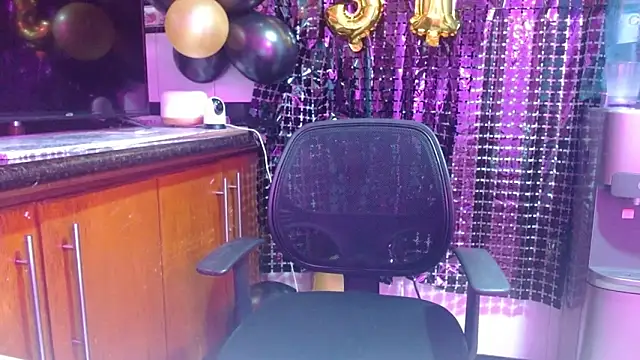 Madisson Messyy online show from April 28, 9:40 pm