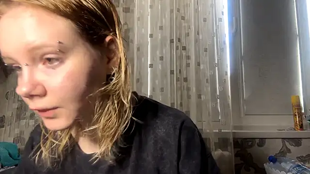 KrystenHoye online show from March 27, 8:05 am