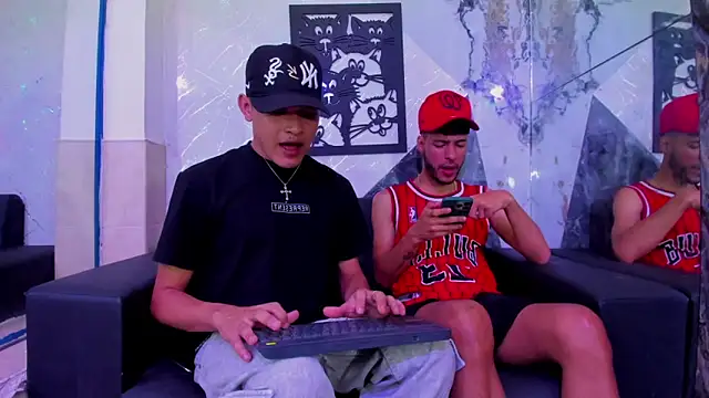 Robert smith26 online show from March 28, 9:35 pm