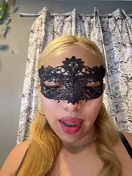 Maddyloveee online show from May 28, 1:03 am