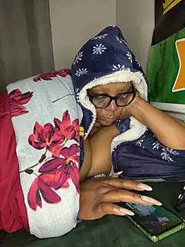 BoobsQueeen online show from July 4, 5:03 am
