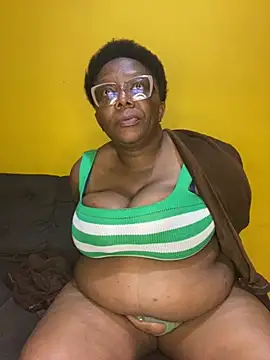 BoobsQueeen online show from August 3, 11:43 pm