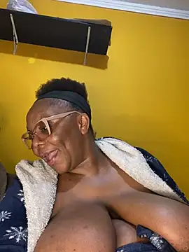 BoobsQueeen online show from July 26, 7:05 am