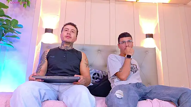 Axel saenzz online show from April 29, 7:19 pm