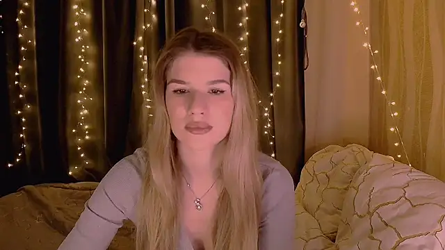 Alisa Swan  online show from May 10, 8:55 pm