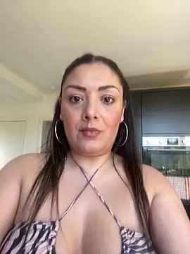 AmeliaUK online show from April 7, 11:34 am