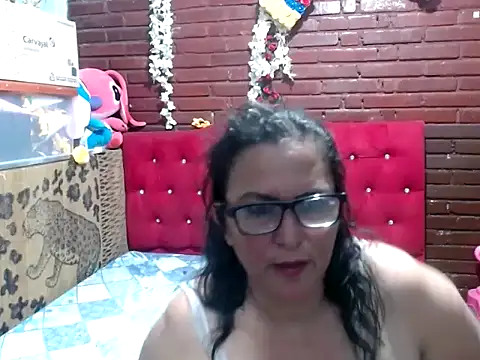 kristalmarelyn online show from April 28, 6:06 am
