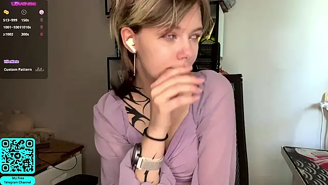 MadalynNosel online show from May 9, 7:43 am