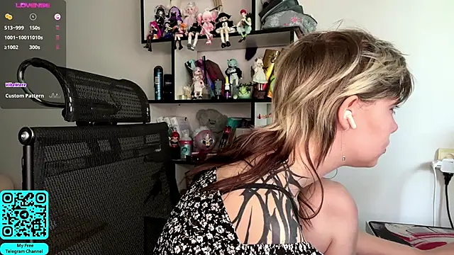 MadalynNosel online show from May 13, 7:25 am
