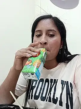 SofiaMendez1  online show from July 11, 7:58 pm