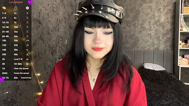 EmilyEmbears online show from June 11, 6:32 am