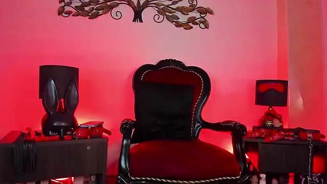 Madamedaphne  online show from May 28, 1:31 pm