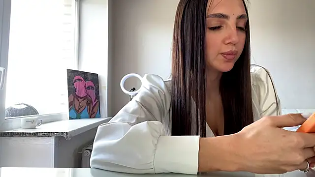 AlvinaMair online show from May 4, 9:24 am