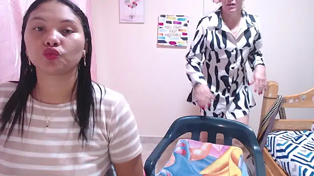 juliachannelhot online show from May 8, 10:44 pm