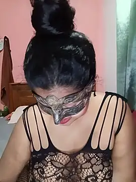 Maskedcurves online show from June 10, 8:24 am