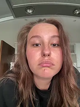 Hollpopss online show from April 17, 1:35 pm