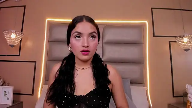 BIANCACOLLINNS online show from April 8, 8:11 pm