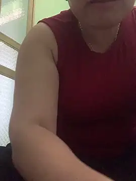   Evelyn   online show from April 5, 6:34 am