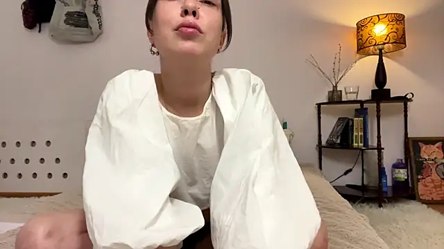 Evelyn Charm online show from April 16, 2:28 pm