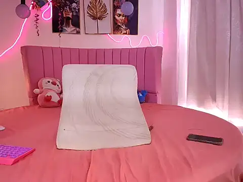 Luna belvet online show from April 8, 1:46 pm