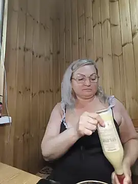 White-Chocolatte online show from June 6, 4:13 pm