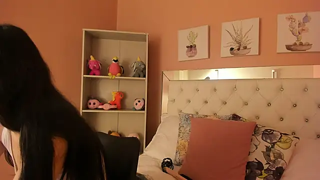 Sophie Copers online show from May 29, 9:13 pm