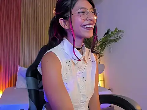 rosalita4  online show from April 16, 9:39 pm