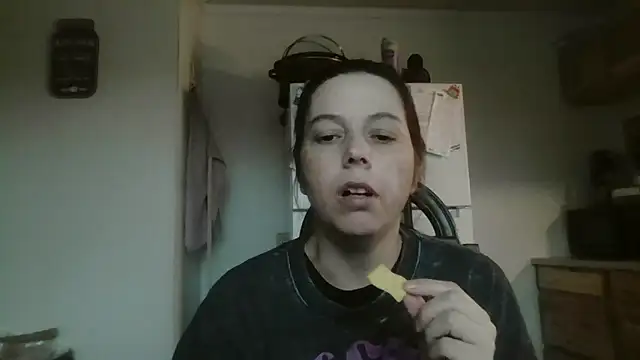lily1982 online show from May 5, 8:12 pm