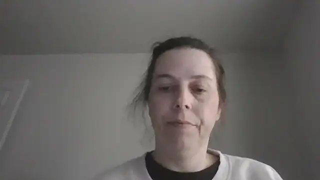 lily1982 online show from May 2, 10:46 pm