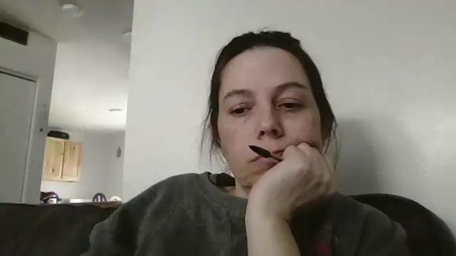 lily1982 online show from May 8, 7:27 pm