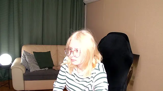 Lily Spark  online show from May 29, 1:36 am