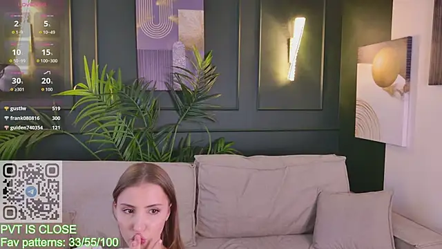 Vivienn Moon online show from May 10, 3:03 pm