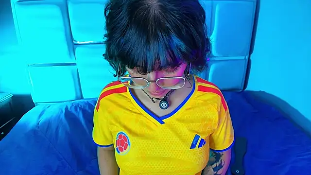 BadEmyXO online show from July 8, 7:32 am