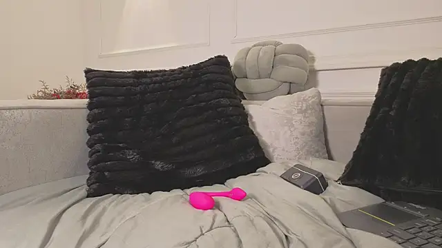 giigii hadidd online show from May 28, 1:58 am