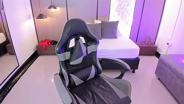 jade spinters online show from July 13, 5:46 pm