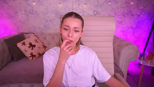 DoveLovee online show from May 11, 2:45 pm