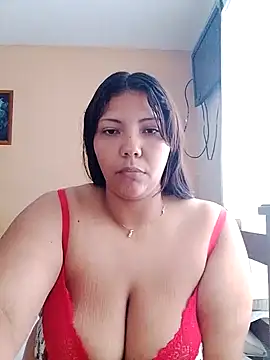 Izel  online show from April 11, 7:06 pm