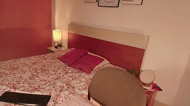 Emilyebony   online show from April 14, 4:23 am