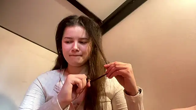 LonnaVandal online show from April 13, 10:05 am