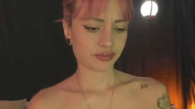 Miiaa Stonee online show from April 23, 7:49 pm