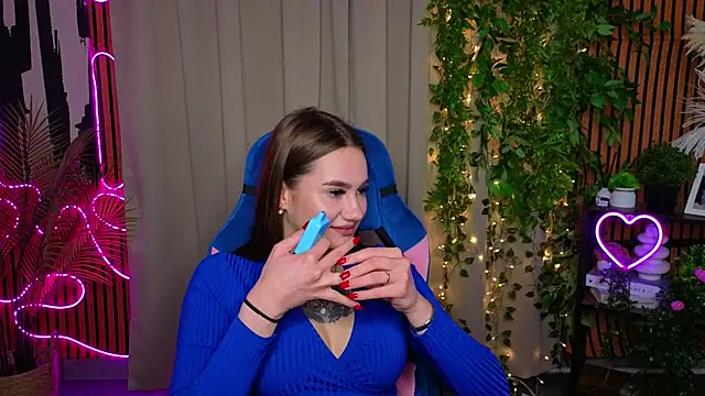 NicolePerkins online show from April 16, 1:00 pm