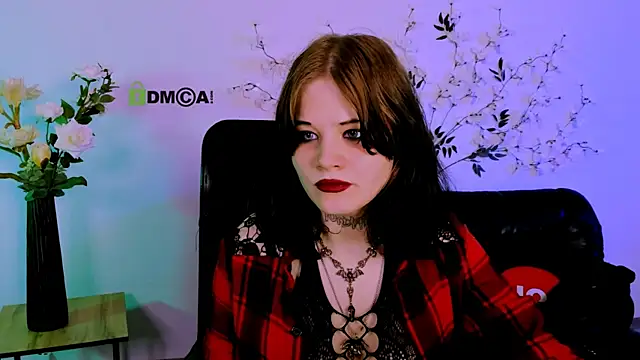 nikki kiss  online show from June 25, 8:29 am