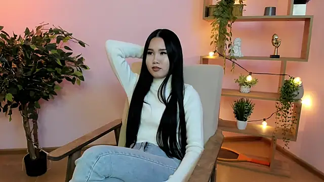 RutheNhek online show from April 14, 11:10 am