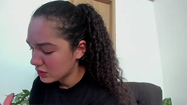 MiaRouseex online show from May 7, 6:22 pm