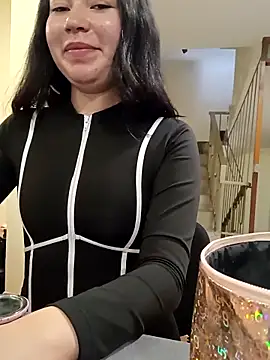 Emiily  Evans online show from May 7, 4:11 pm
