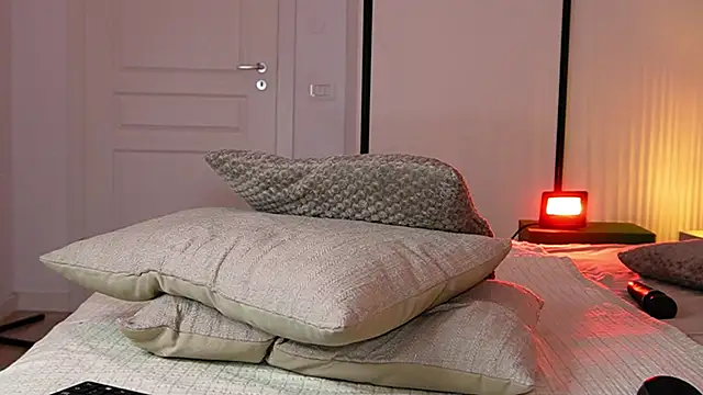 WowMila online show from May 21, 1:58 am